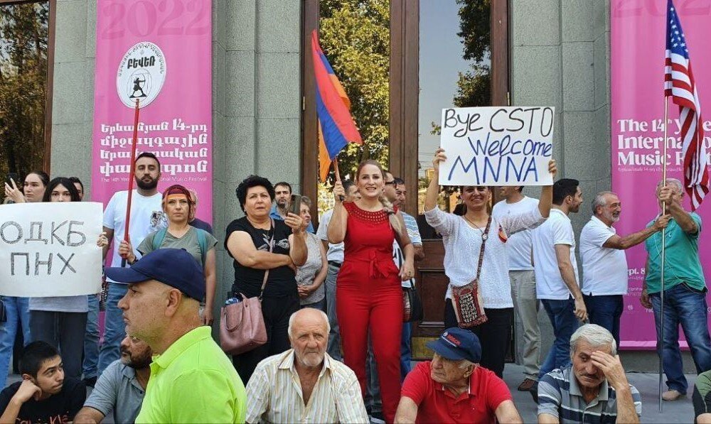 На Пелоси-митинге в Ереване