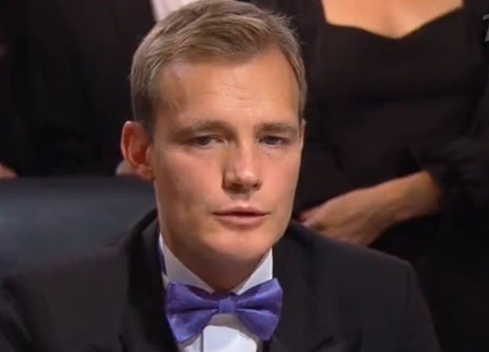     Отвечать поручили Никите Баринову, но его версия оказалась ошибочной.  Первый канал