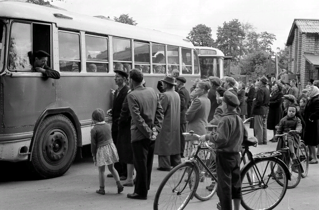 Общественная жизнь ссср. СССР 50-60 годы. Люди в транспорте СССР. Автобус в СССР В 70-Е годы. СССР транспорт 1980.