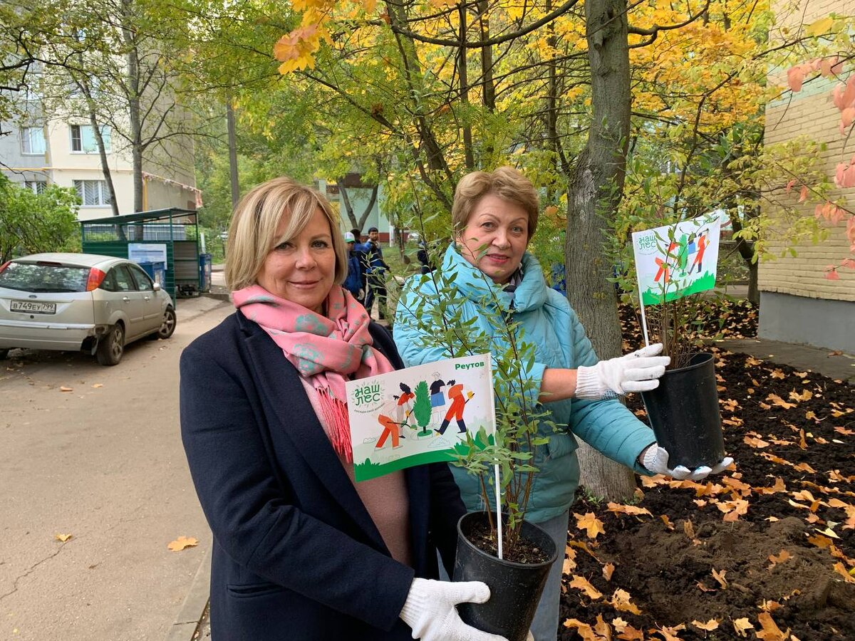 Улица октября 18 реутов. Улица победы 2к1 реутов. Дворовая территория. Управляющая компания реутова. Управляющая компания реутов какак выглядит работник фото.