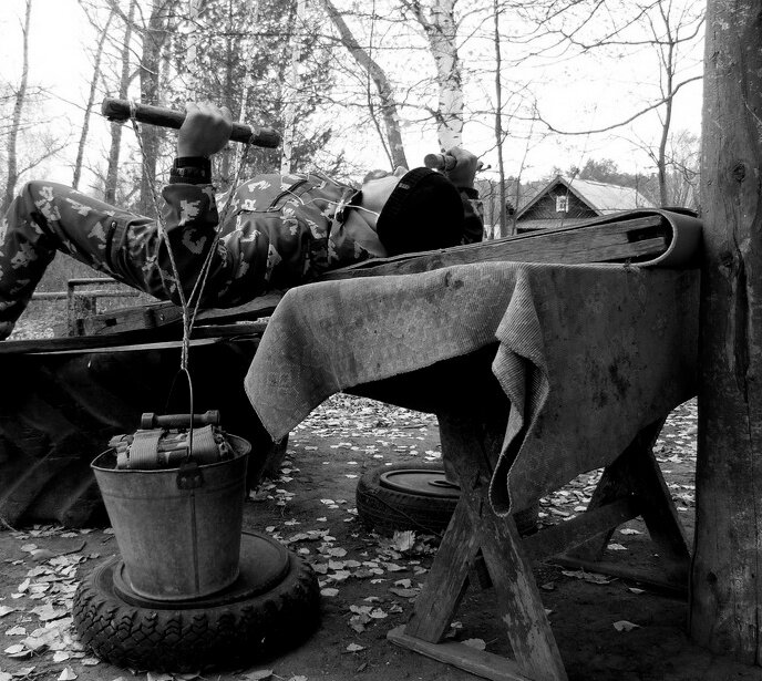Колхозный жим. В каждом ведре - 31 кг.