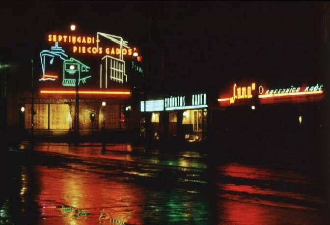 Кафе Луна ночью. Рига. Времена Союза. Фото из интернет.