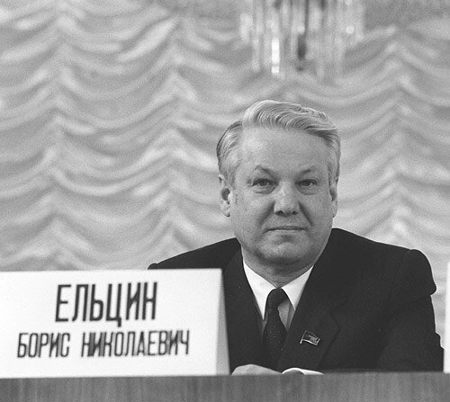 Подумайте почему ельцин решил выйти на референдум 25 апреля 1993 года с собственным проектом