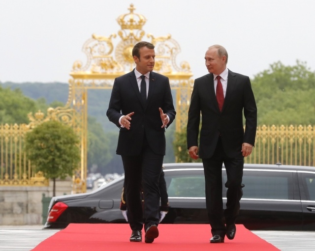    Эммануэль Макрон и Владимир Путин Kremlin.ru