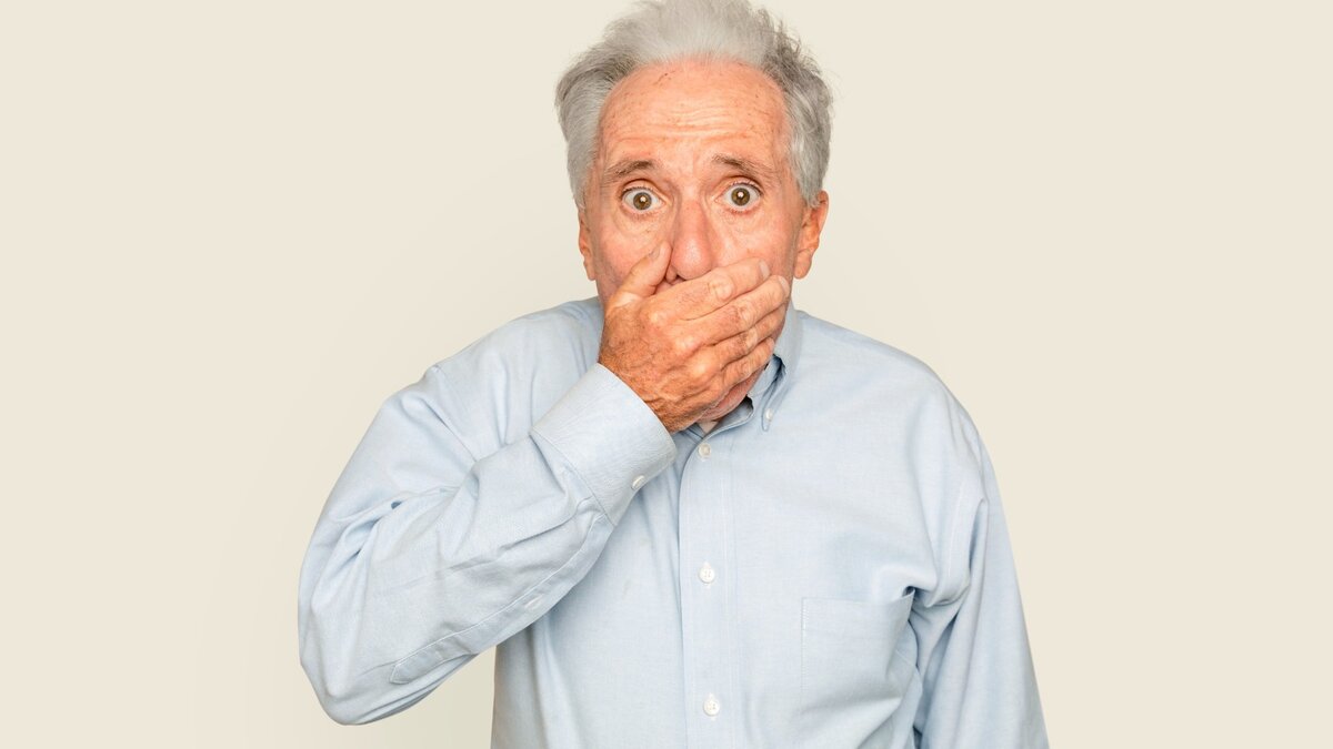     Молодой мошенник притворился продавцом в интернете и заключил сделку с пенсионером из села Новоенисейск. Пожилой мужчина перевел деньги за товар, но не получил его даже через три месяца. Полиция разбирается в произошедшем.