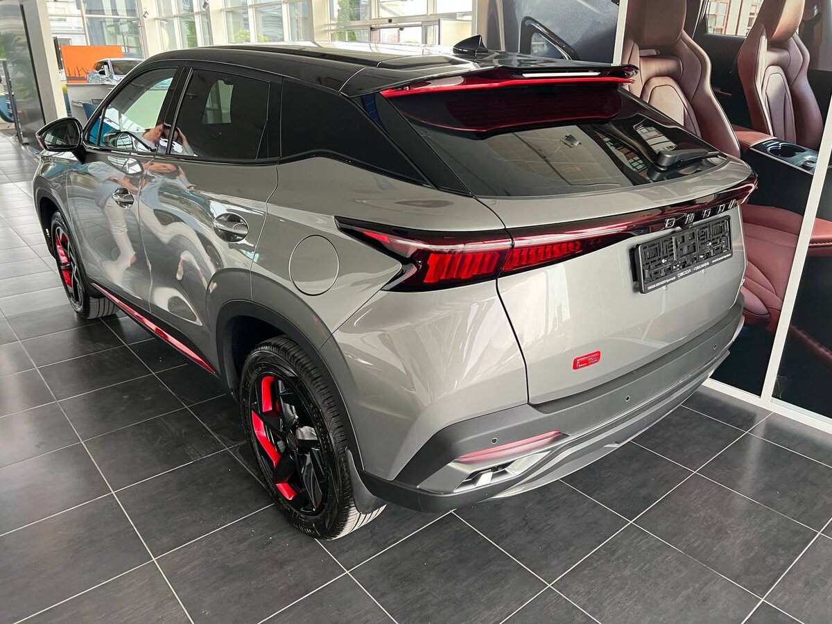 Партии автомобилей выкупают у китайских автоконцернов и перепродают их в РФ.  Фото: Фото: ФедералПресс / Андрей Гусий