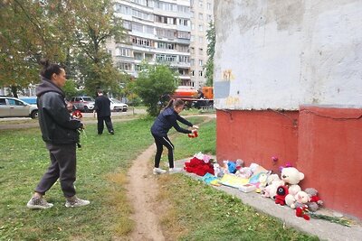    Стихийный мемориал жертвам взрыва газа в Балашихе ©Валерия Тингаева Фото