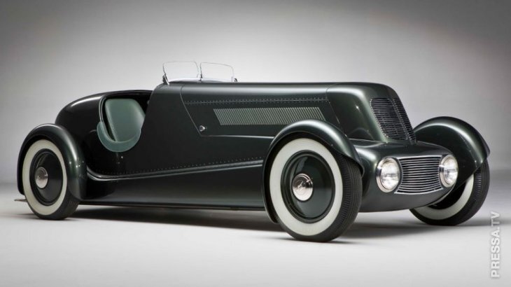 1. 1932 Ford Speedster

1932 Ford Speedster, упаковочный двигатель V-8 с плоской головкой, снабжен стартовой кнопкой, за десять лет до того, как эта функция стала стандартной. Низкий, длинный автомобиль был детищем сына Генри Эдселя Форда и дизайнера Евгения Грегори. 
