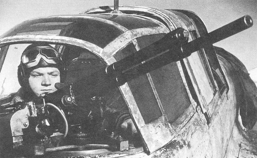 Стрелок-радист Ил-2М.  Источник сайт airwar.ru
