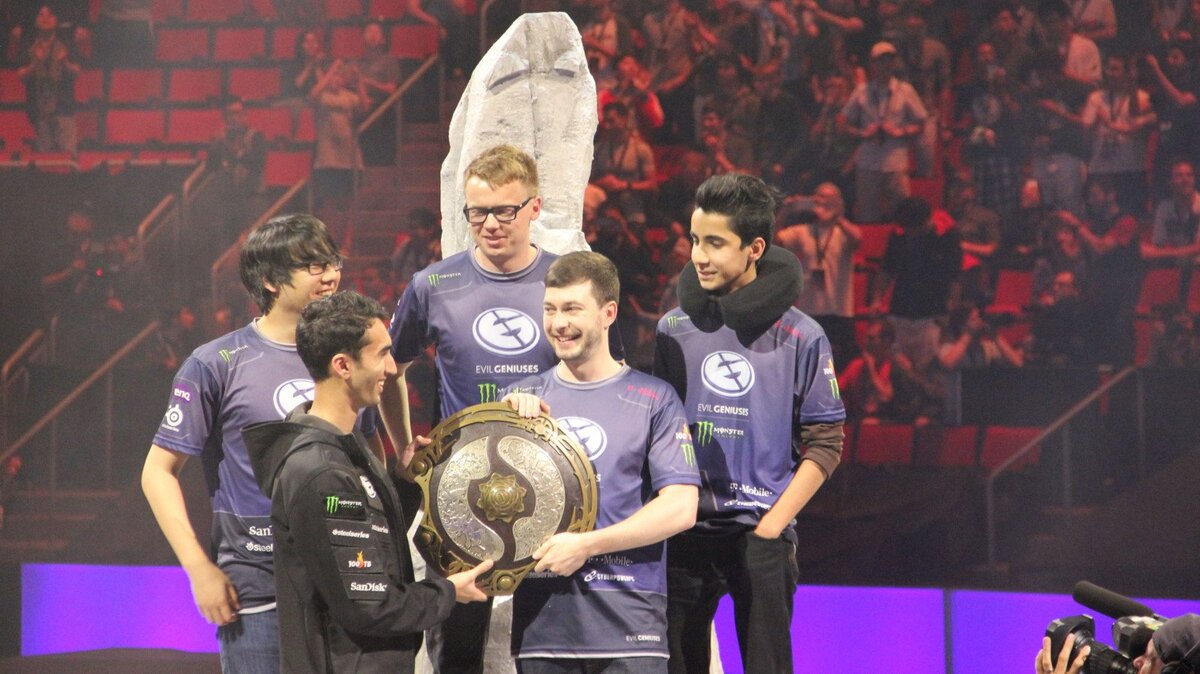 Все победители интернешнл. EG 2015 ti5. Победители ti5. The International 2015. Evil Geniuses ti5.