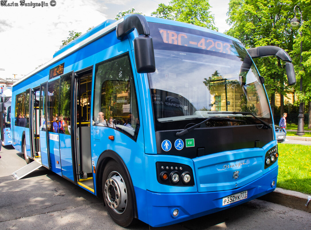 Автобус ДВС-4293 на выставке транспорта в Санкт-Петербурге. Фото: Максим Фандюшин