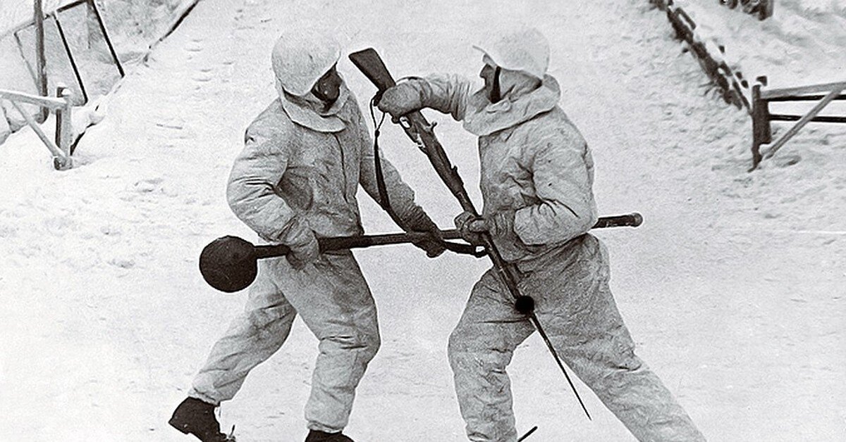   «Каждый  спортсмен  стоит  в  бою  нескольких  рядовых  бойцов, а  взвод  спортсменов – надежнее  батальона, если  предстоит  сложная  боевая  операция» - эти  слова  произнес  Герой  Советского  Союза  генерал  армии  И.Е.Петров, оценивая  вклад  воинов-спортсменов  в  победу  в  Великой  Отечественной  войне.     С  первых  дней  войны  весь  советский  народ  поднялся  на  борьбу  с  фашизмом.  Не  могли  остаться  в  стороне  и  спортсмены.  Уже  27  июня  1941  года  из  спортсменов-добровольцев  были  сформированы  первые  отряды  отдельной  мотострелковой  бригады  особого  назначения  (ОМСБОН).  Бригада  представляла  собой  то, что  на  Западе  теперь  называют  «коммандос».  Спортсмены  учились  минировать  шоссейные  и  железные  дороги, стрелять  без  промаха, бесшумно  снимать  часовых.  Всего  за  линию  фронта, в  1941-1945  гг.  было  отправлено  свыше  200  оперативных  групп, в  которые  входило  более  7000  человек.  В  тылу  противника  они  пустили  под  откос  1500  воинских  эшелонов  с  вооружением  и  гитлеровскими  захватчиками, разрушили  сотни  мостов  и  переправ, уничтожили  50  самолетов  и  145  танков.
