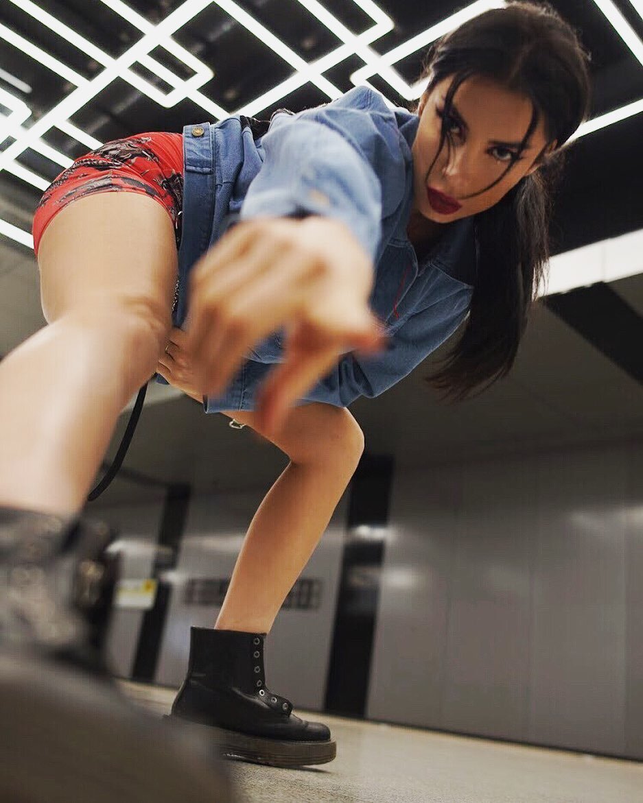 Анна Бастон. https://www.instagram.com/anabaston/