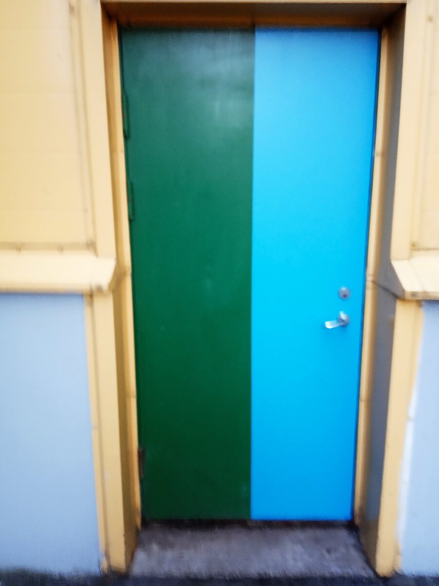 Зачем покрасили в два цвета?