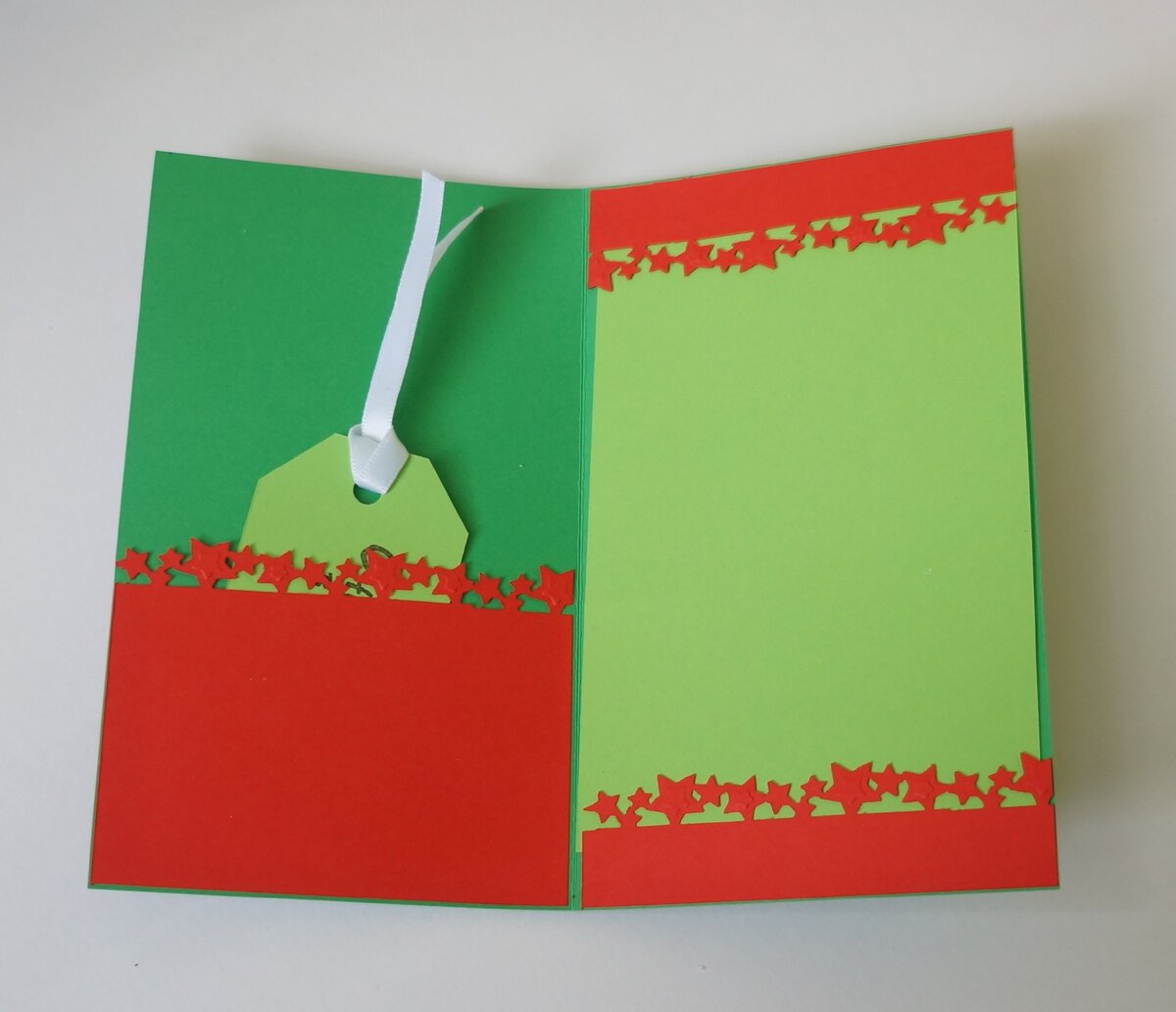 Тег в кармашке