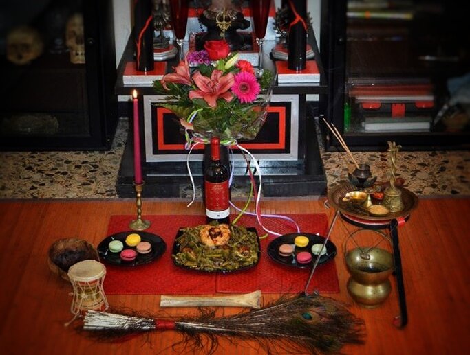 подношения перед алтарём.