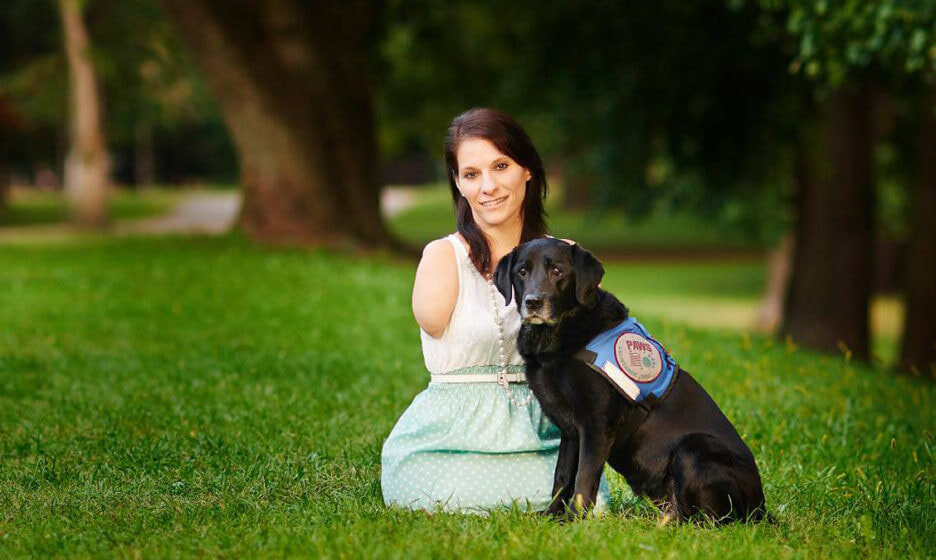 фото Эми с её собакой из открытого источника в сети интернет 