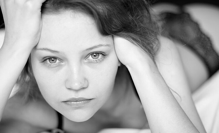 Красивая женственная девушка