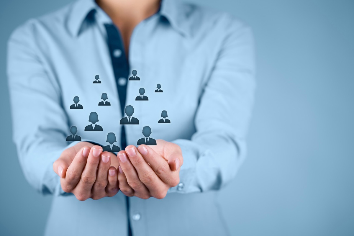 Нестандартно, но работает. Необходимость выводить IT-специалистов открыла новые способы привлечения кандидатов. Они не типичны для других сфер, но в этом сегменте действительно работают.