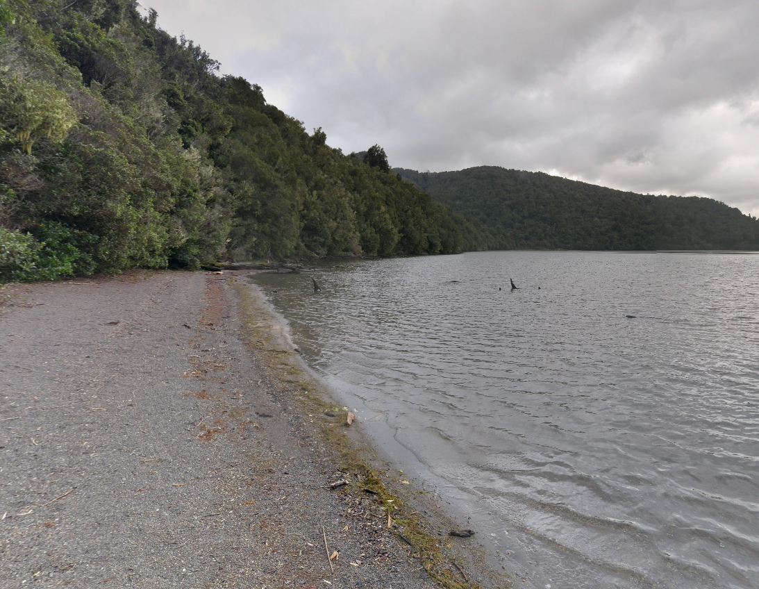 Ротопоунаму – озеро в Новой Зеландии с 