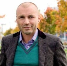 Александр Жулин - фигурист. Ныне тренер по ФК