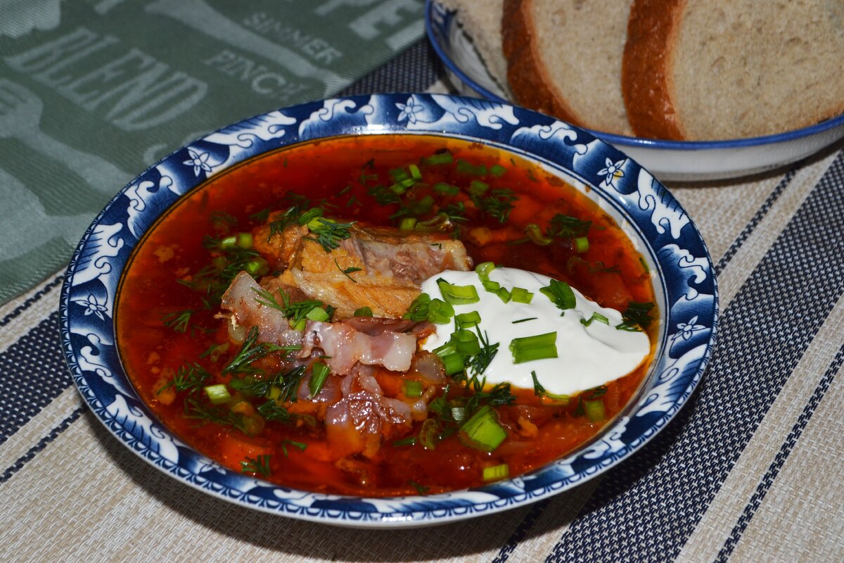 Вкусный борщ со свининой. Петр борщ Молдова. Наваристый борщ. Борщ наваристый домашний. Борщ в старину.