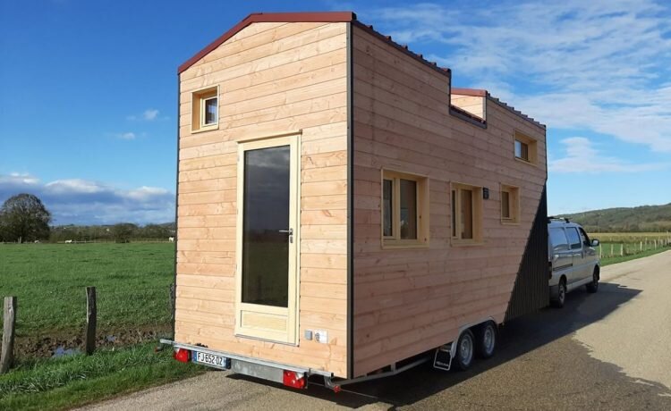 Sébastien & Géraldine построен на базе двухосного прицепа