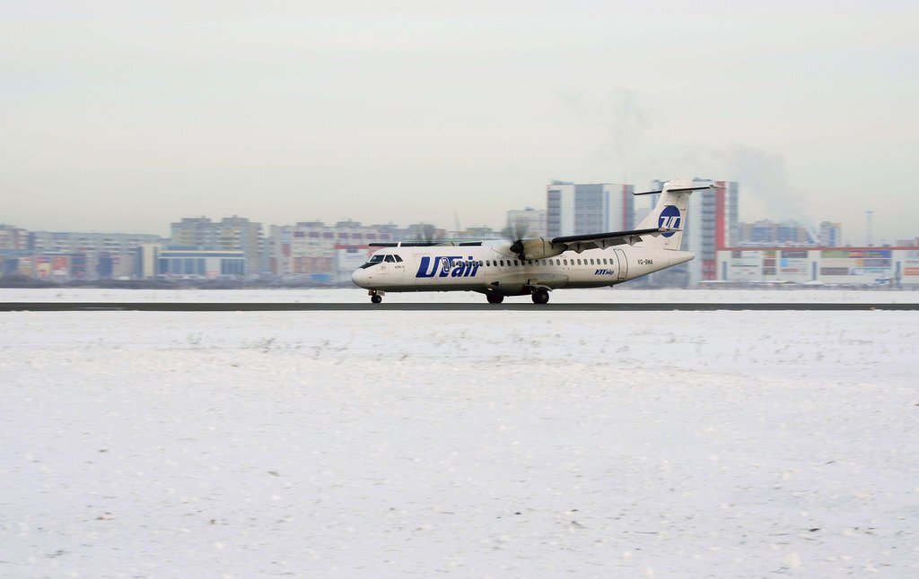 Полеты выполняются на двухмоторных турбовинтовых самолётах ATR-72 вместимостью 70 пассажиров.

