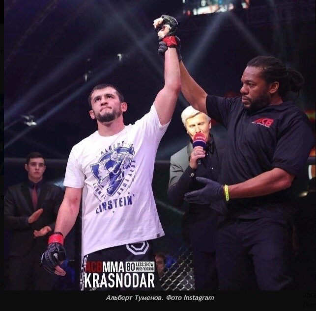 Альберт Туменов выступал в UFC с 2014 по 2016 годы. Первый бой проиграл, потом пять выиграл, а затем — потерпел два поражения. Альберт не стал продлевать контракт с UFC и перешел в российский промоушен АСВ (сейчас — АСА). Там он зачистил полусредний дивизион. 6 января Туменов объявил об уходе из АСА и сообщил о том, что у него остались незавершенные дела за океаном, имея в виду UFC.«Я знаю, вряд ли в какой другой организации мне будет так же комфортно, как в АСА, но там за океаном у меня остались незавершенные дела, — написал он в Instagram. — Там ребята, которым я должен доказать, что мои поражения были следствием ряда случайных, фатальных обстоятельств. Мне 28 лет, и если я сейчас не попробую, может быть, я буду жалеть об этом всю оставшуюся жизнь».