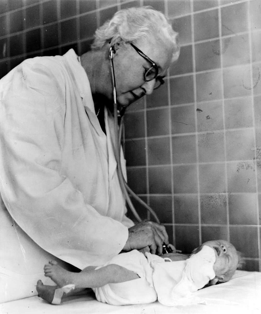 https://ru.m.wikipedia.org/wiki/%D0%A4%D0%B0%D0%B9%D0%BB:Virginia_Apgar.jpg