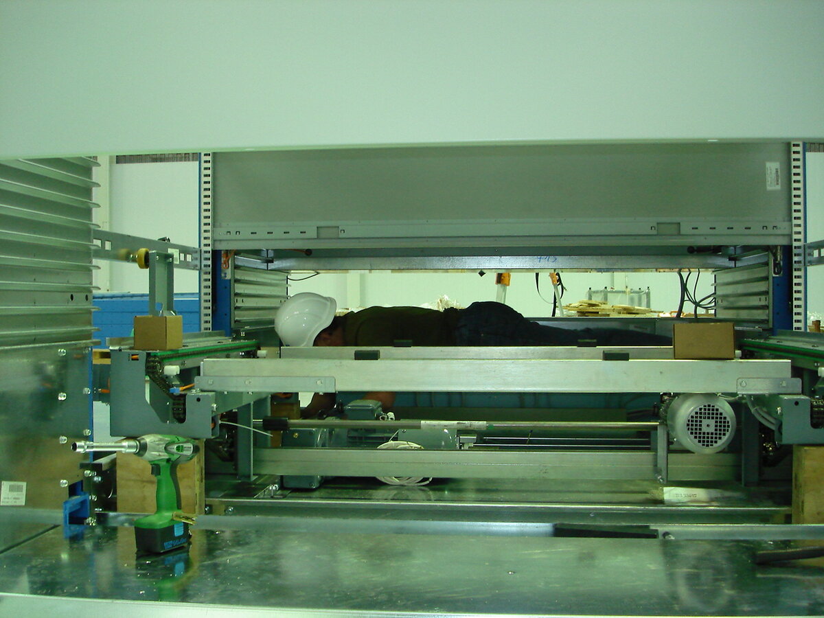 Вот так порой приходится выставлять нужные миллиметры - автоматизированный склад сборка