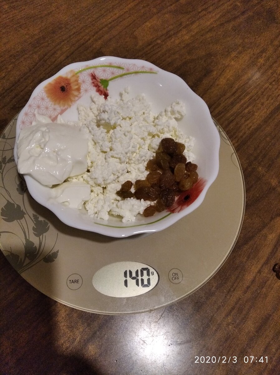 Творог, сметана, изюм. Листай галерею.