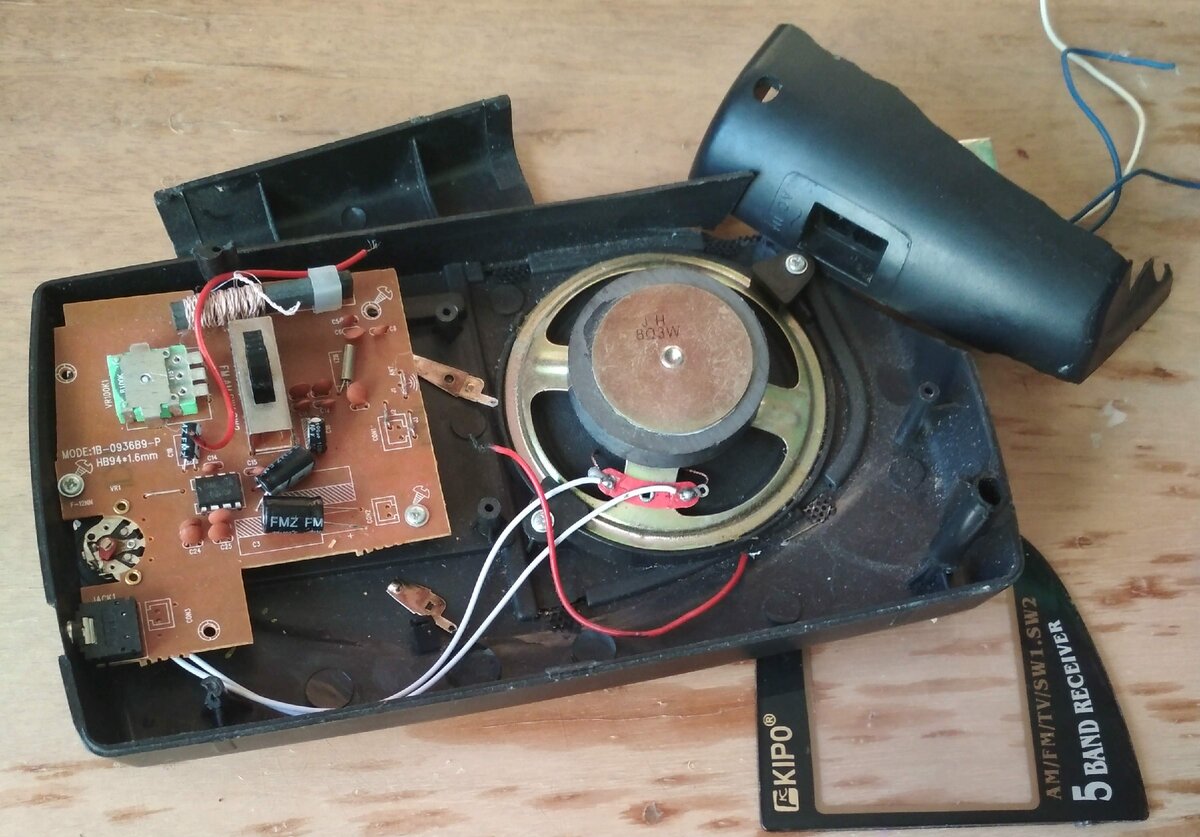 Приемник в сборе. Ремонт радиоприемников. Починить радиоприемник. Радиоприемник xb-281ur. Починить радиоприемник.