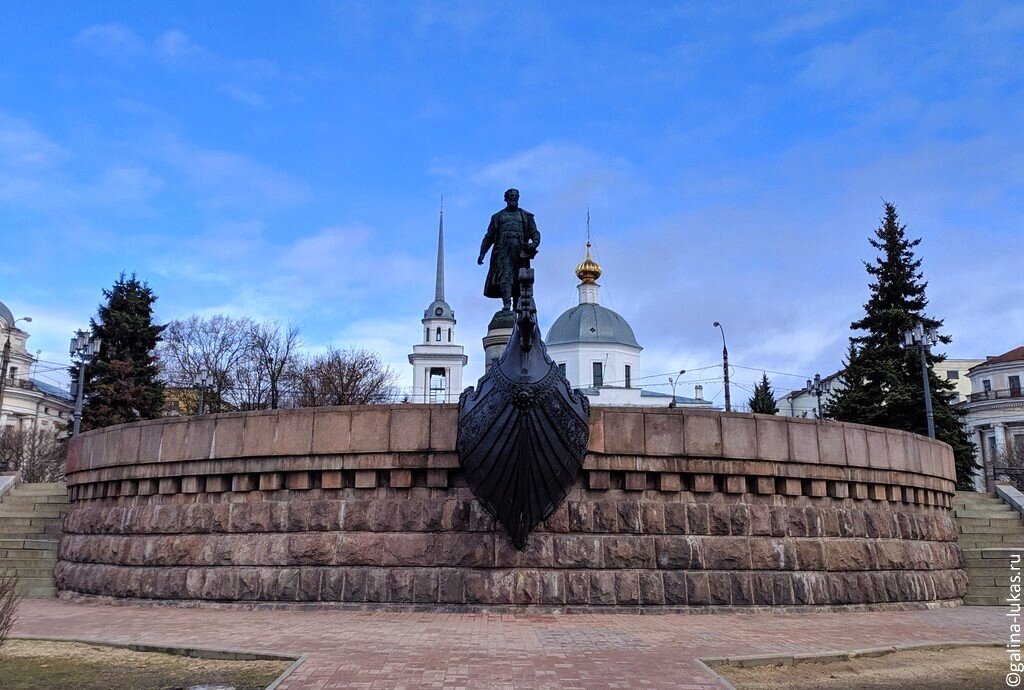 Фото памятники твери