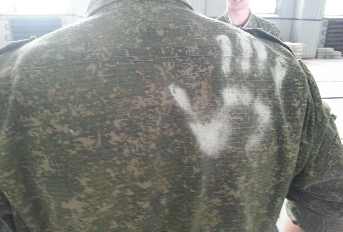 Когда собаке нечего делать, то она будку красит.