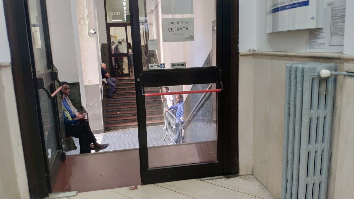 Италия на месяц закрывает квестуры и перестает выдавать ВНЖ