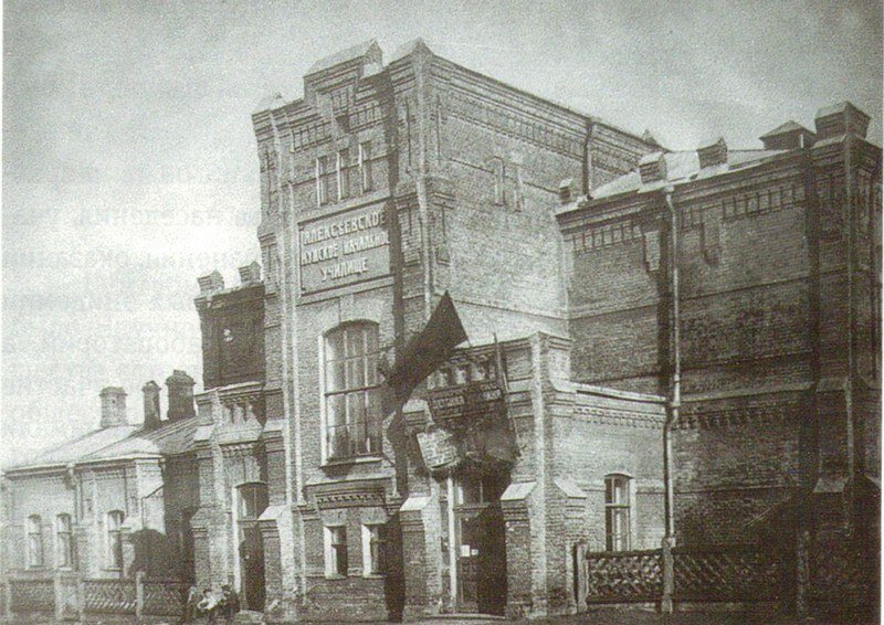 Алексеевское мужское начальное училище. 1910-1917гг. Источник: pastvu.com