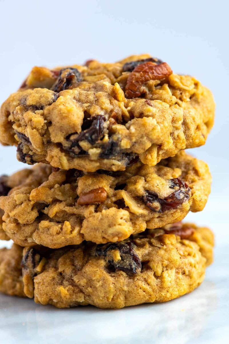 Овсяное печенье с добавками. Иллюстрация с сайта https://www.inspiredtaste.net