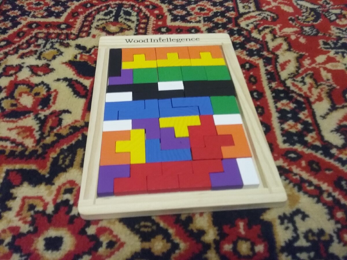 Тетрис. Занимает не только ребенка)