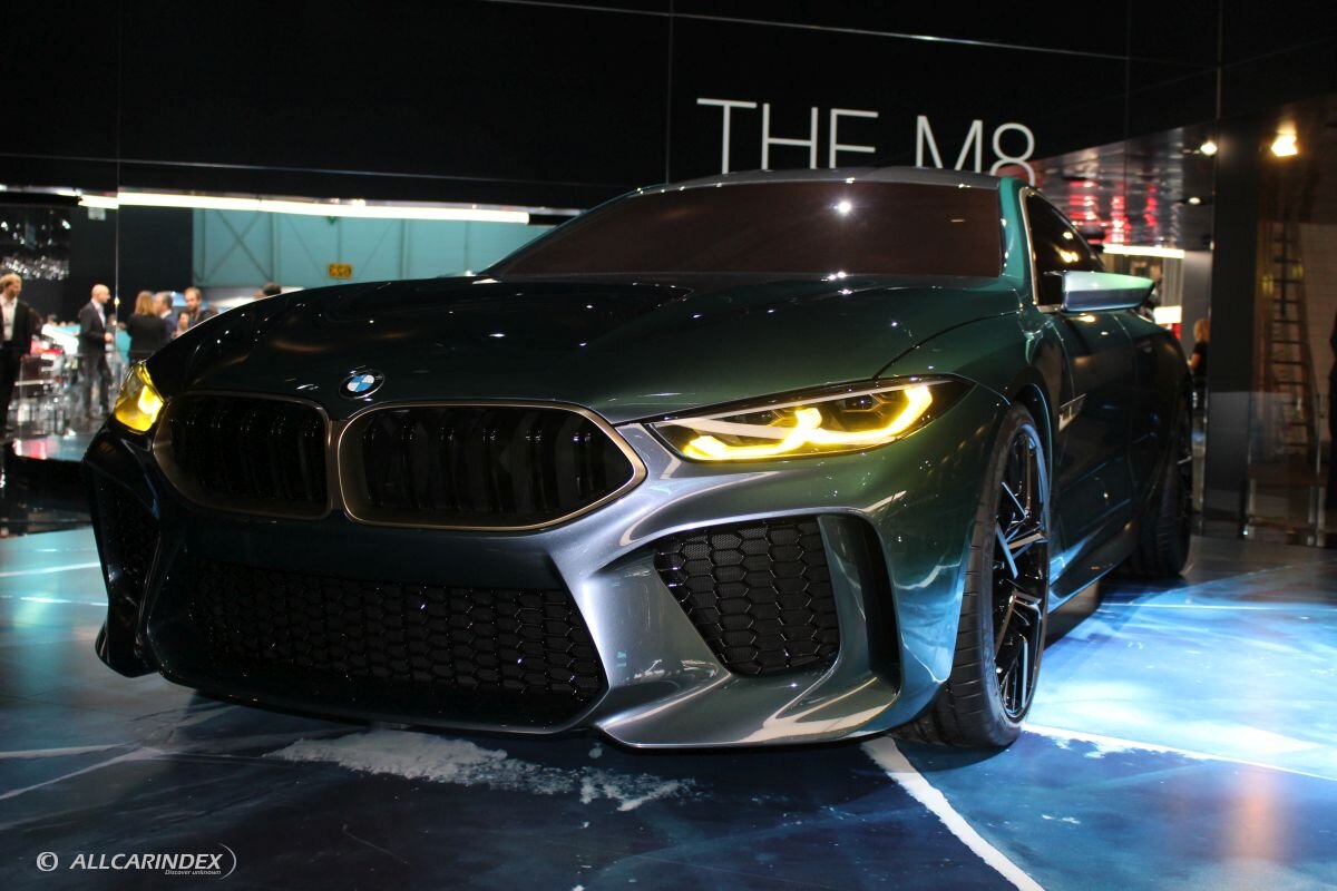Прогрессивный дизайн BMW M8 Coupe Competition выделяют радикальные и динамичные, но при этом исключительно элегантные контуры. Роскошь и характер этого поразительного спортивного автомобиля отчетливо видны с любой стороны. Использование лучших материалов и высочайшее мастерство отделки позволили сделать интерьер действительно спортивным и в то же время по-настоящему роскошным.