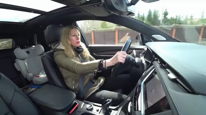 Лиса Рулит. За рулем Cadillac XT5