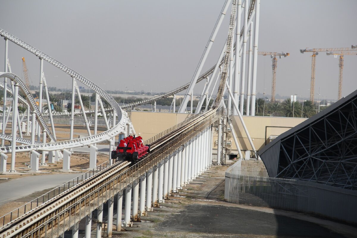 Аттракцион Formula Rossa. Фото - Touristino.com
