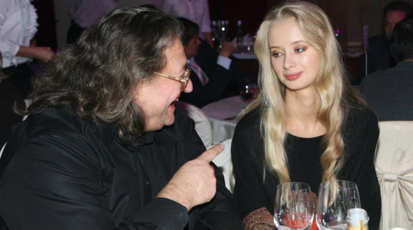 Листайте фото ->