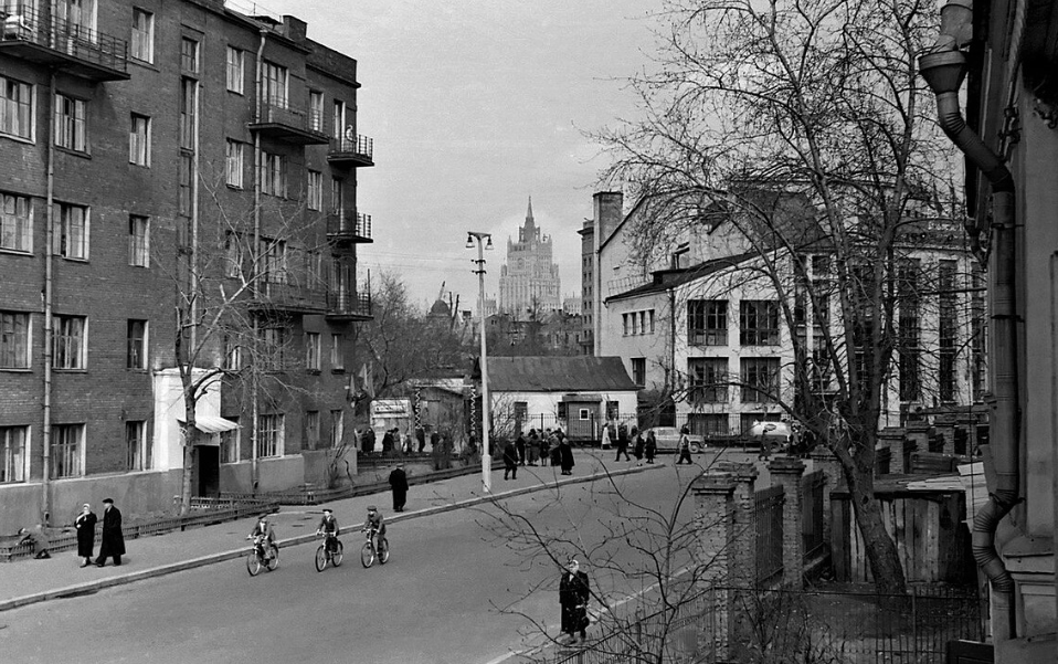 Где искать те самые три тополя на Плющихе из фильма Татьяны Лиозновой ...