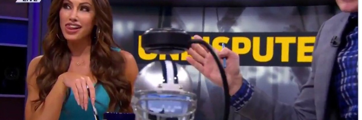 Источник: https://twitter.com/holly_sonders