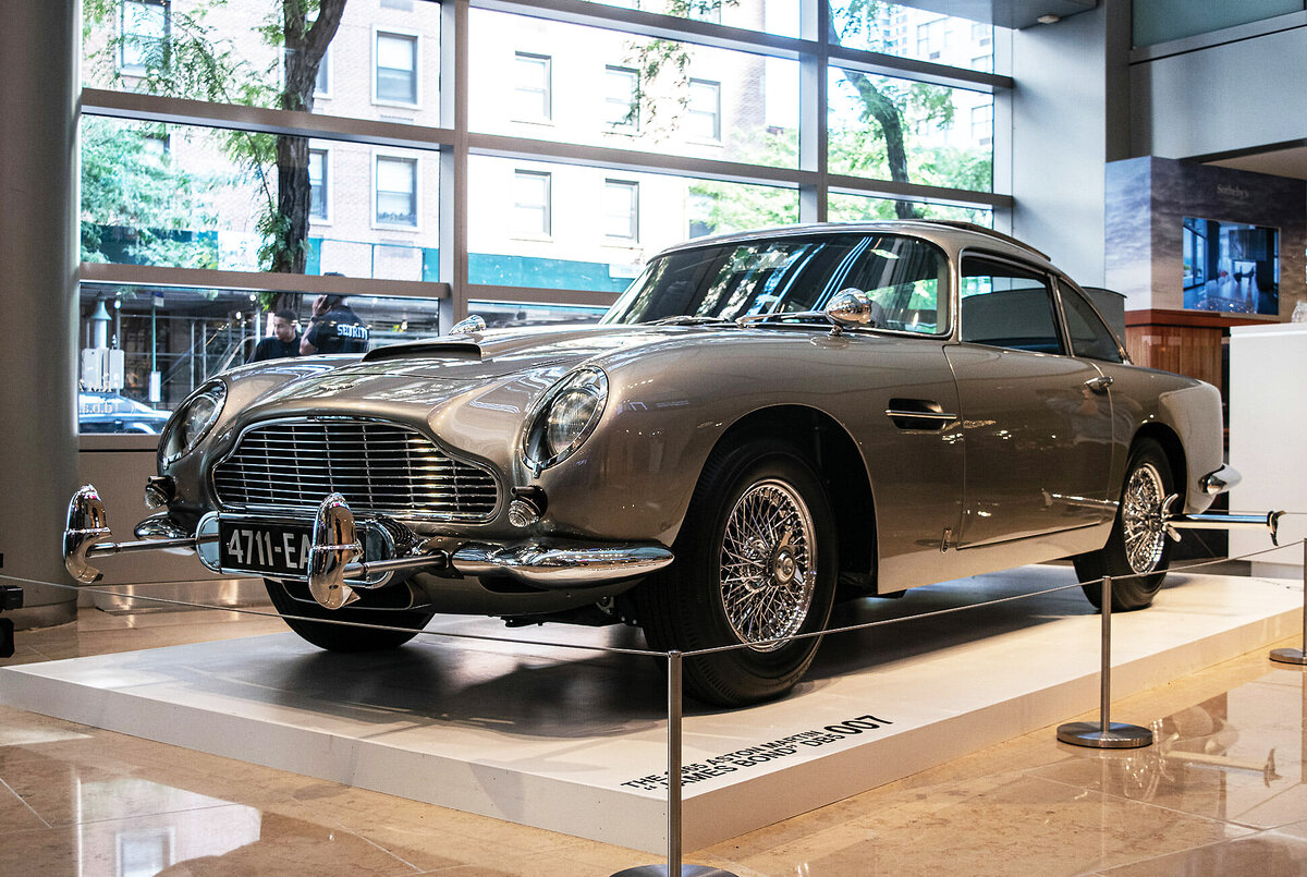Легендарный Aston Martin DB5 Goldfinger Continuation