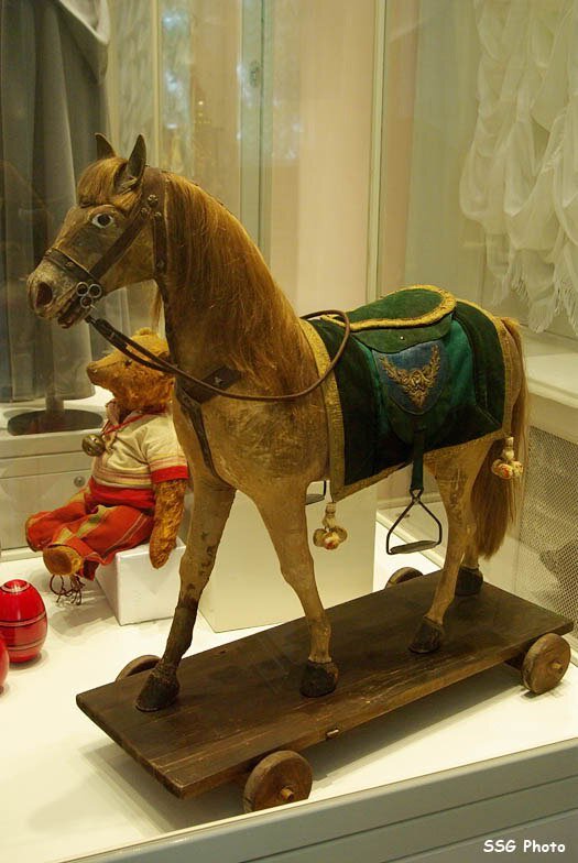 Деревянная лошадка, которой более 200 лет