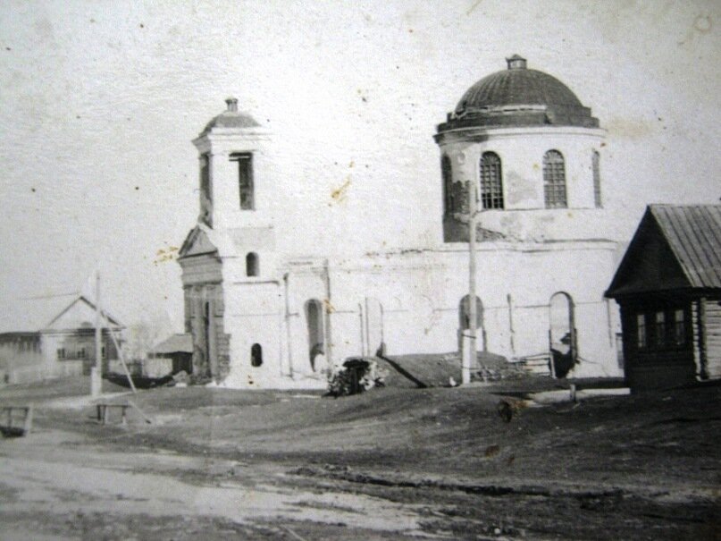 Так покровский храм выглядел в середине ХХ века.