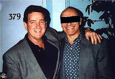 Джо Пистоне справа