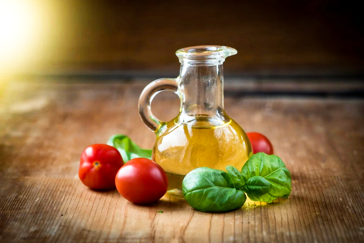 Пальмовое масло в оливковом масле. Оливковое масло. Помидоры и оливковое масло. Овощное масло. Натюрморт маслом.